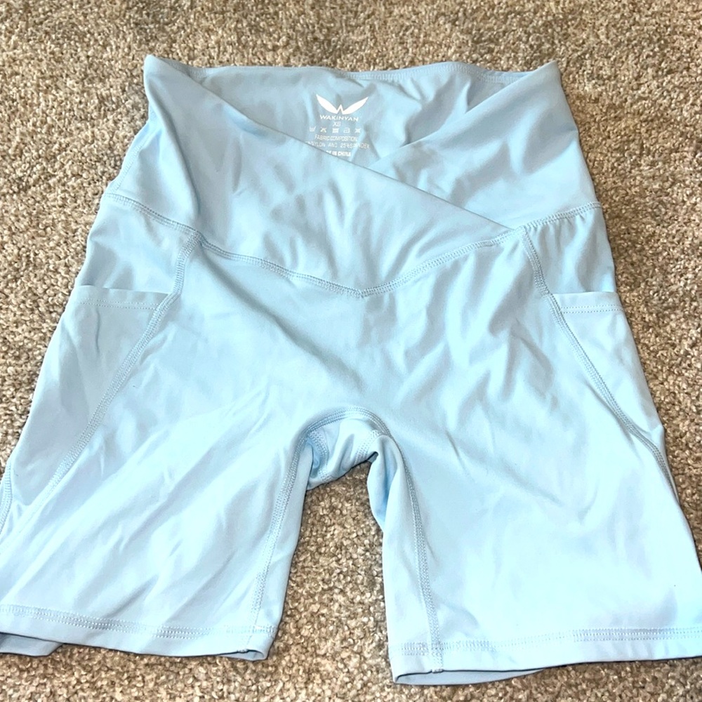 Wakinyan biker short yoga workout NWOT
